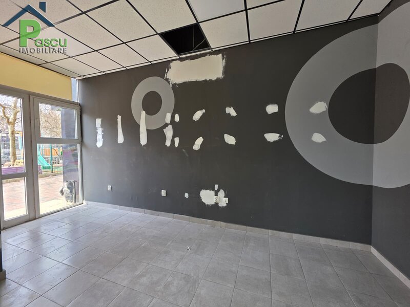 1 Decembrie 1918, spatiu comercial  stradal, parter, 80 mp, deschidere 9 ml
