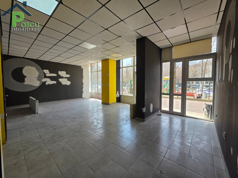 1 Decembrie 1918, spatiu comercial  stradal, parter, 80 mp, deschidere 9 ml