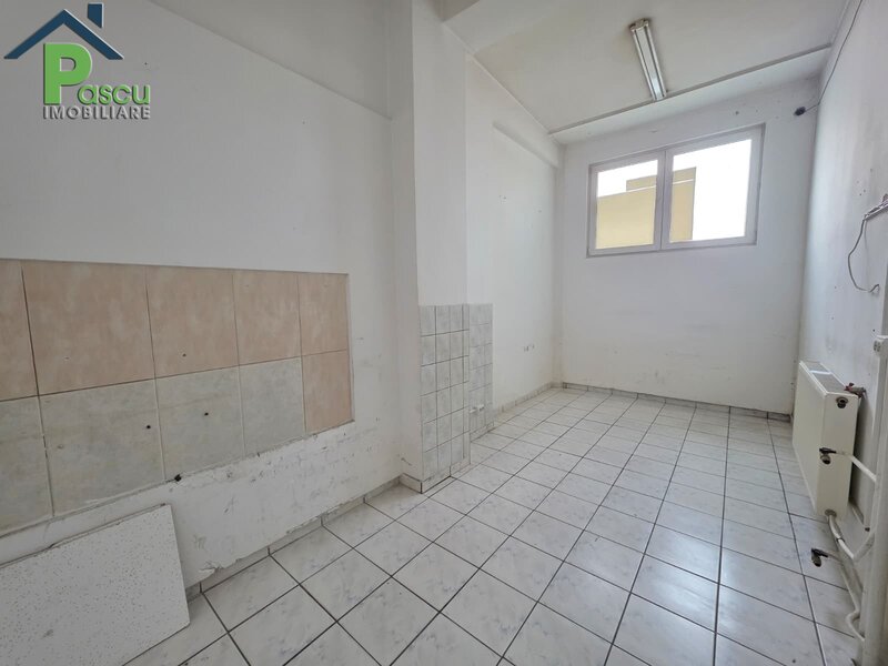 1 Decembrie 1918, spatiu comercial  stradal, parter, 80 mp, deschidere 9 ml